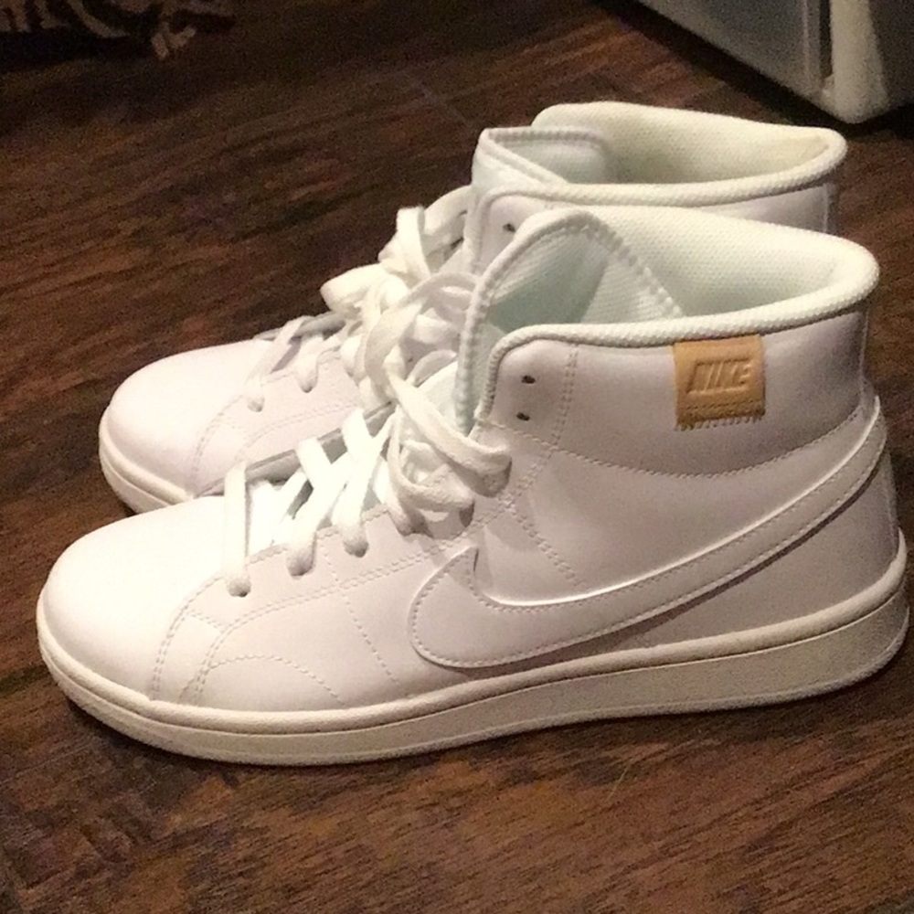 NWT Nike Women’s and Men n original box, white mid court royale in original box